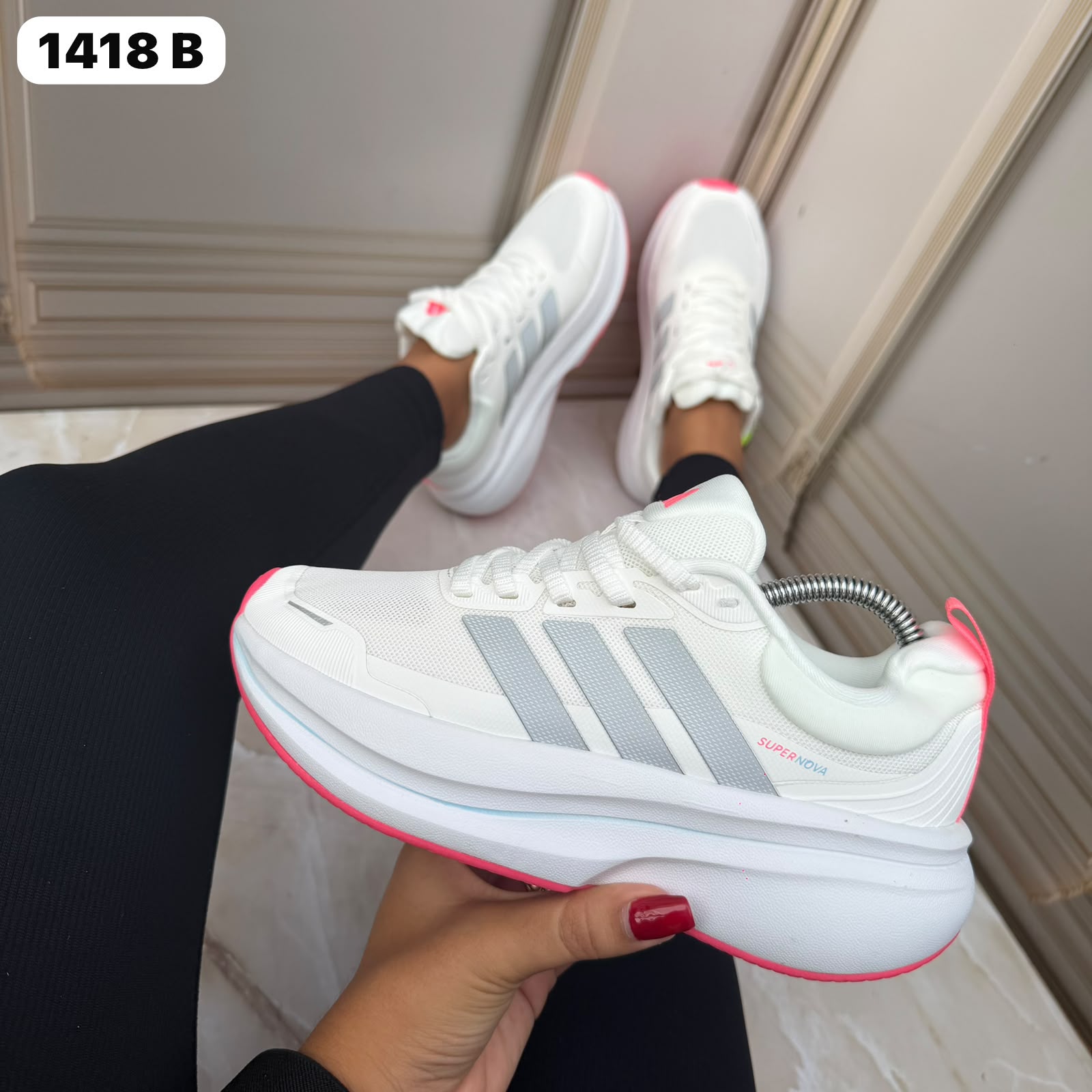 Tenis blancos para dama con detalles rosa neón, referencia 1418 B